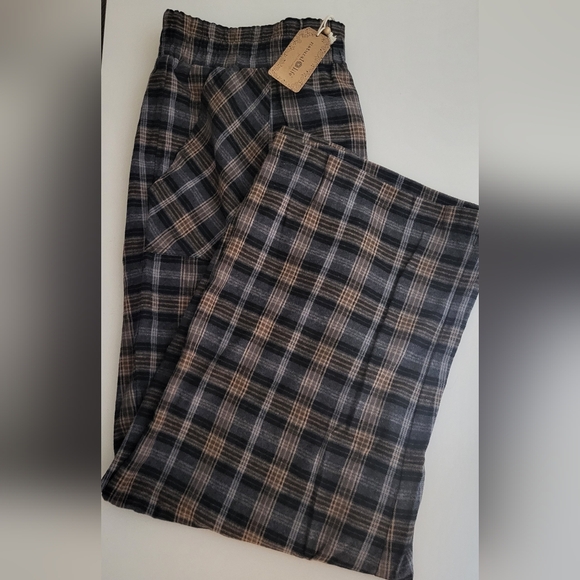 Natural Life | Plaid Pants - Picture 4 of 4